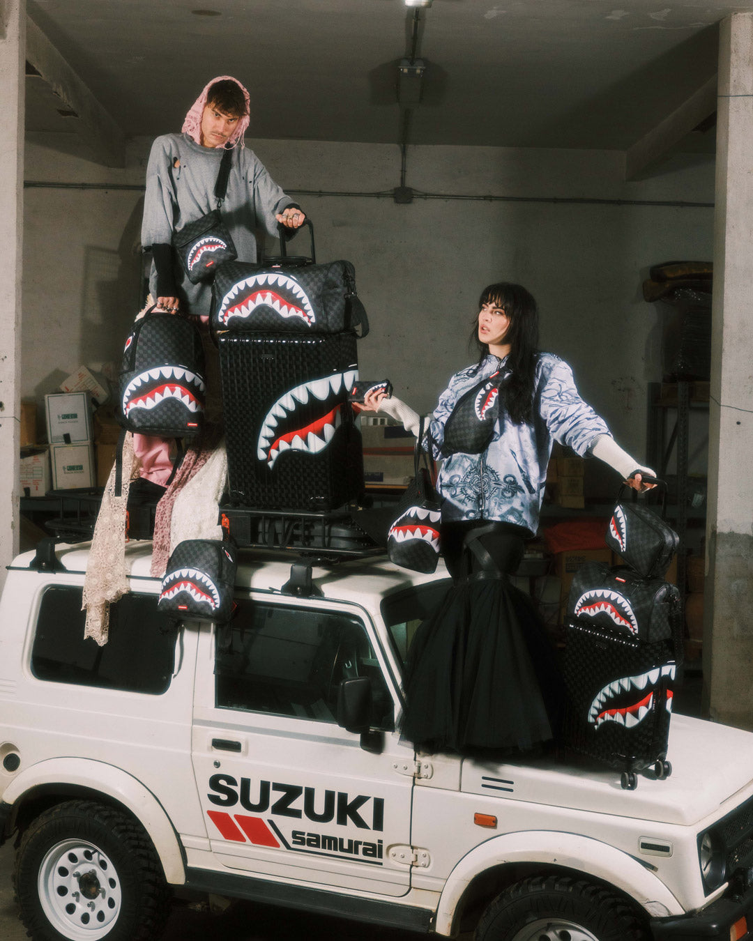 SHARKS IN PARIS HYPER PUFF TOILETRY BRICK