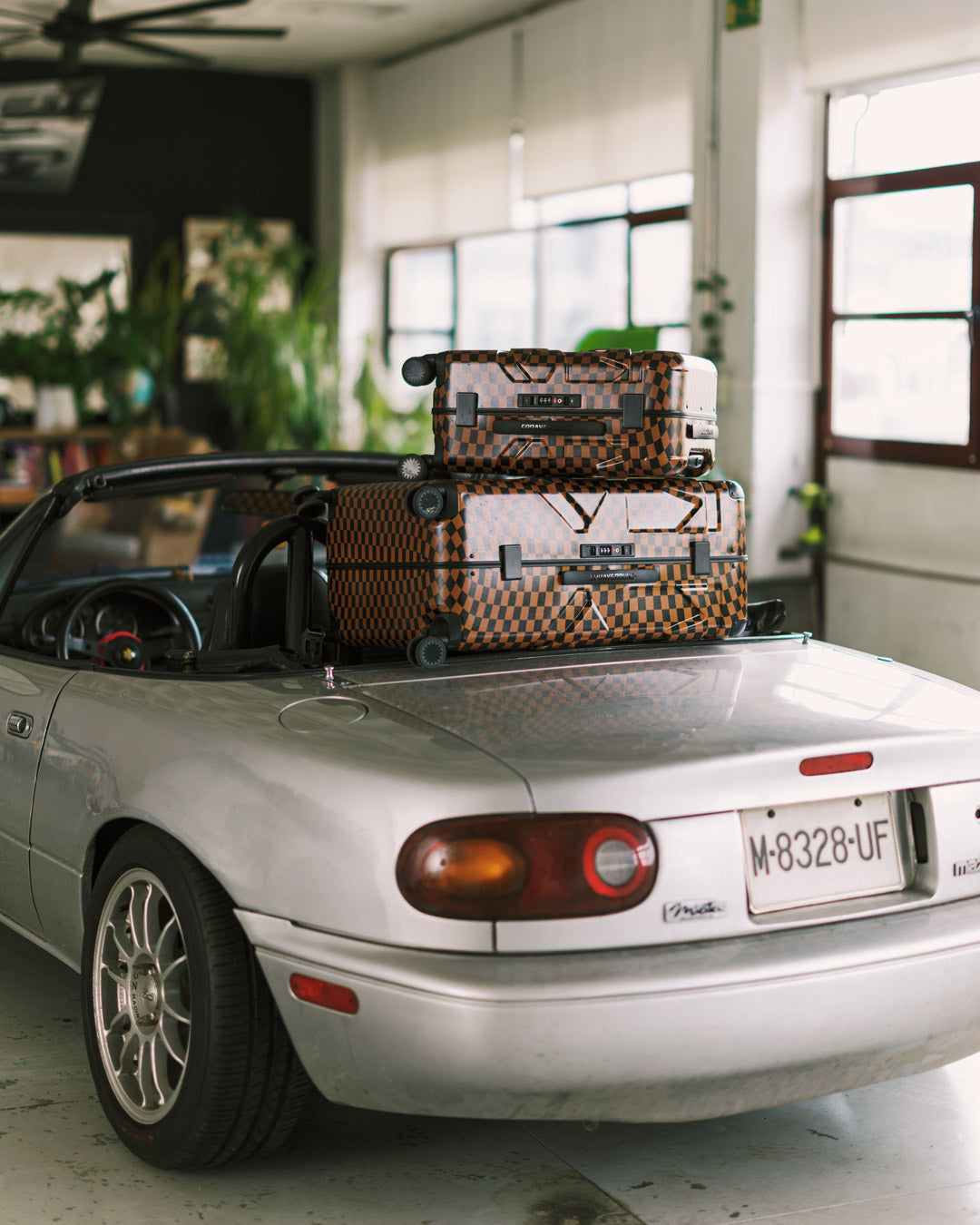 KATANA CHECK BOSS FULL-SIZE LUGGAGE